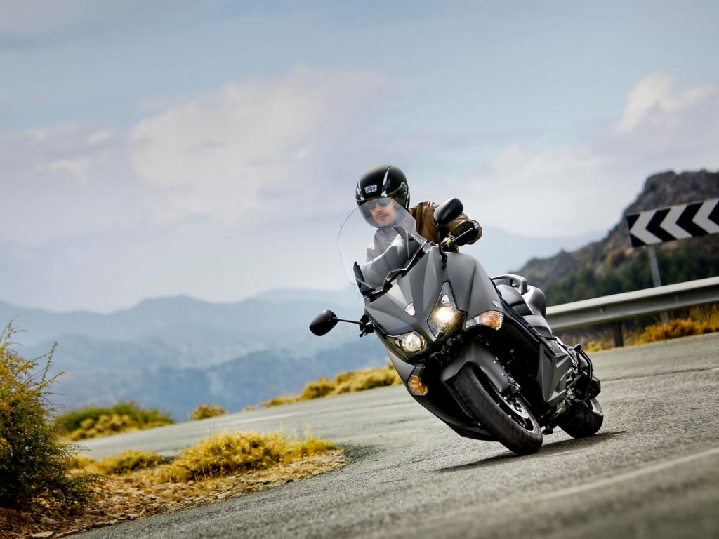 Фото скутера Yamaha TMAX ABS